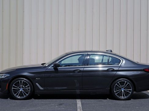 Used 2022 BMW 530e w/ Premium Package RWD image 50