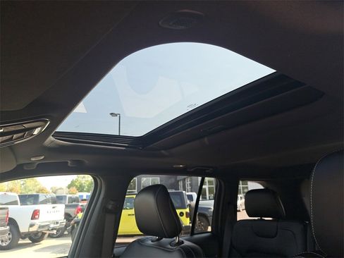 New 2025 Jeep Grand Cherokee Altitude image 29