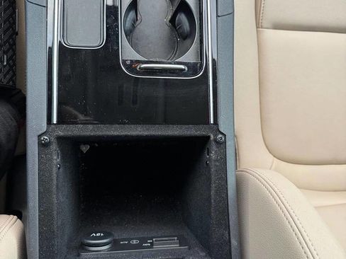 Used 2018 Jaguar F-PACE Premium image 41