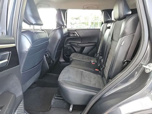 Used 2025 Mitsubishi Outlander SE AWD/4WD image 17