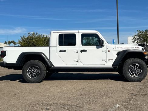 New 2026 Jeep Gladiator Mojave image 3