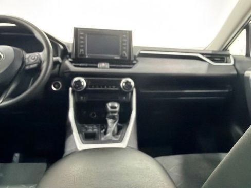 Used 2021 Toyota RAV4 XLE AWD/4WD image 32