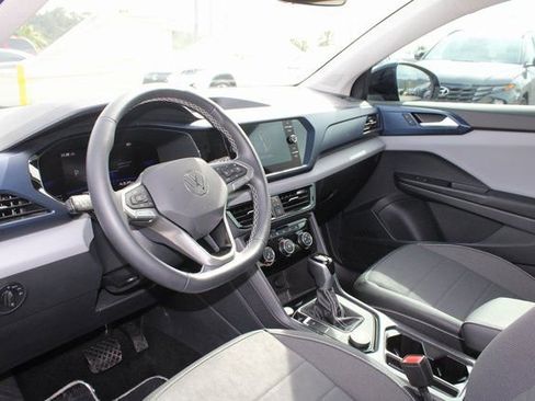 Used 2023 Volkswagen Taos SE w/ Panoramic Sunroof Package image 12