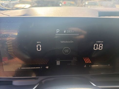 Used 2025 Kia Carnival FWD image 10