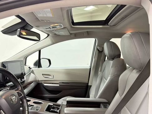 Certified 2022 Toyota Sienna XLE FWD image 23