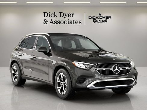 Used 2025 Mercedes-Benz GLC 350e 4MATIC image 5
