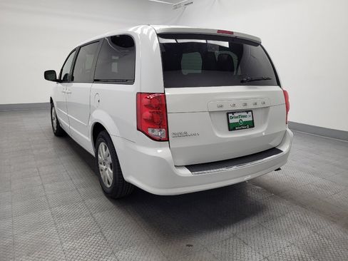 Used 2017 Dodge Grand Caravan SE image 5