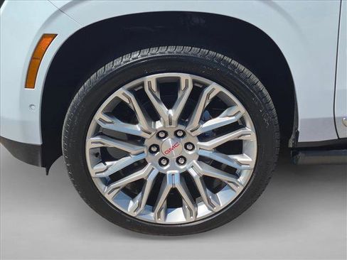 New 2026 GMC Yukon XL Denali w/ Denali Reserve Package AWD/4WD image 10