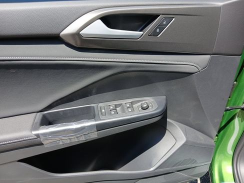 New 2026 Volkswagen Taos SE FWD image 11
