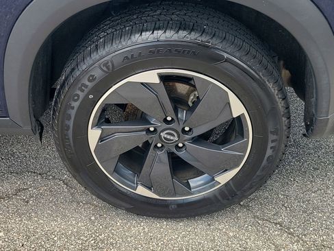 Used 2025 Nissan Rogue SV FWD image 5
