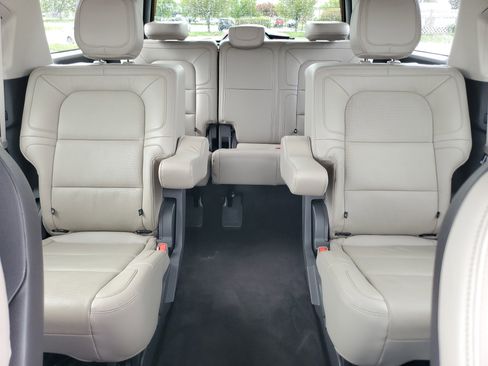 Used 2023 Lincoln Navigator Reserve AWD/4WD image 19