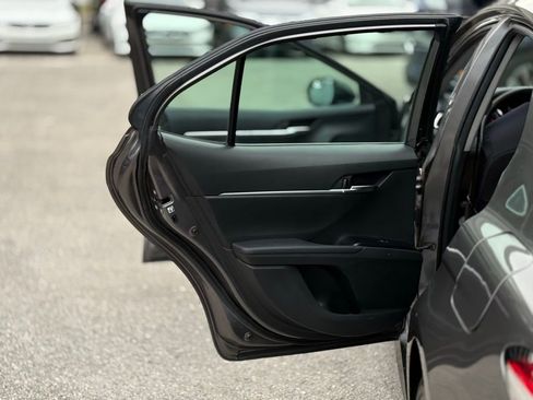 Used 2018 Toyota Camry LE image 14