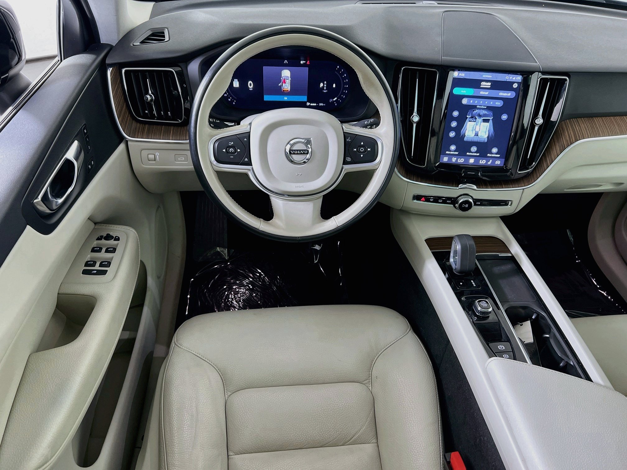 Used 2022 Volvo XC60 B5 Momentum w/ Climate Package AWD/4WD image 22