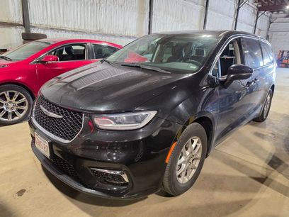 Used 2023 Chrysler Pacifica Touring-L