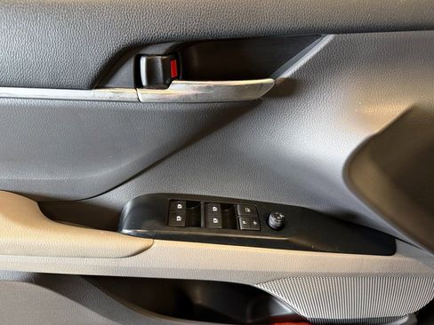 Used 2019 Toyota Camry SE image 18