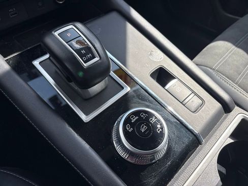 Used 2024 Mitsubishi Outlander SE Black Edition FWD image 24