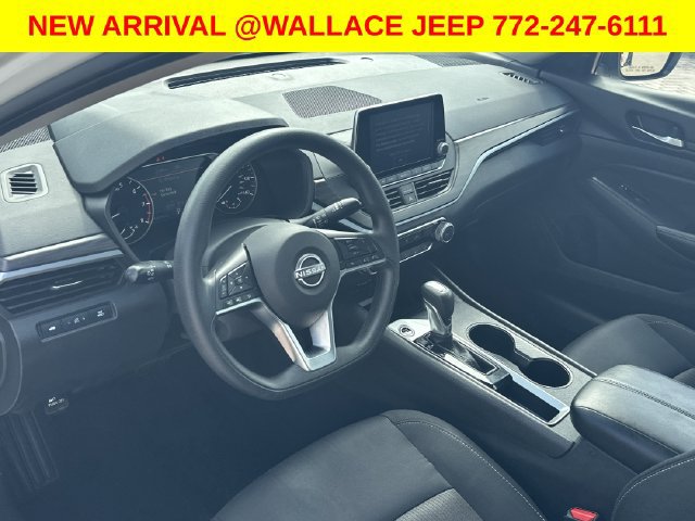 Used 2025 Nissan Altima 2.5 SV FWD image 15