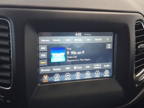 Used 2018 Jeep Compass Latitude w/ Popular Equipment Group FWD image 16