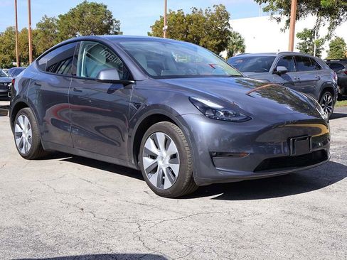 Used 2023 Tesla Model Y Long Range image 2