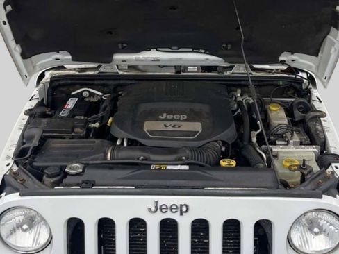 Used 2015 Jeep Wrangler Unlimited Sahara w/ Connectivity Group image 6