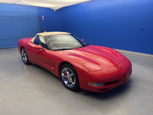 Used 1999 Chevrolet Corvette Convertible w/ Memory Pkg RWD image 2