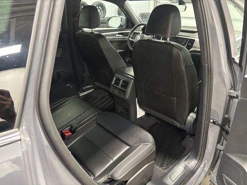 Used 2023 Volkswagen Atlas SE w/ Technology Package w/ Black Wheel Package image 32