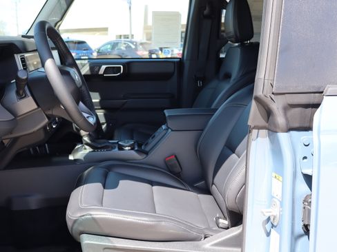 New 2025 Ford Bronco Outer Banks w/ Sasquatch Package image 9