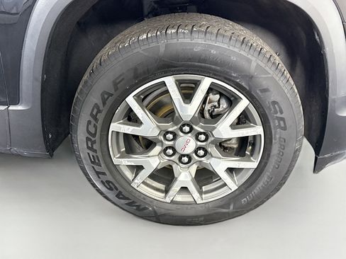 Used 2022 GMC Acadia SLE w/ Driver Convenience Package FWD image 32