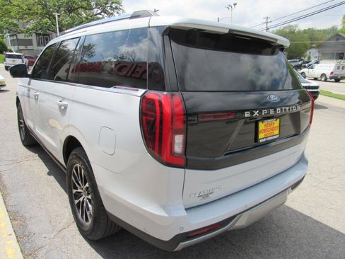 Used 2025 Ford Expedition Platinum AWD/4WD image 11