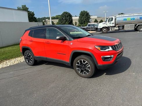 Used 2019 Jeep Compass Trailhawk w/ Leather Interior Group AWD/4WD image 3