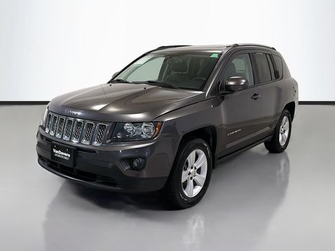 Used 2017 Jeep Compass Latitude w/ Sun/Sound Group AWD/4WD image 2