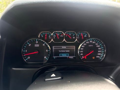 Used 2019 Chevrolet Tahoe LT w/ Luxury Package RWD image 16
