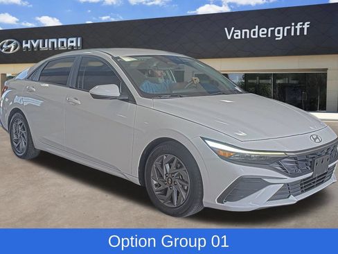 Used 2024 Hyundai Elantra SEL FWD image 4