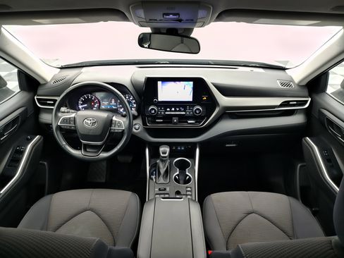 Used 2023 Toyota Highlander LE image 31
