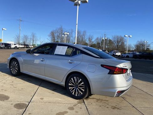 Used 2024 Nissan Altima 2.5 SV image 7
