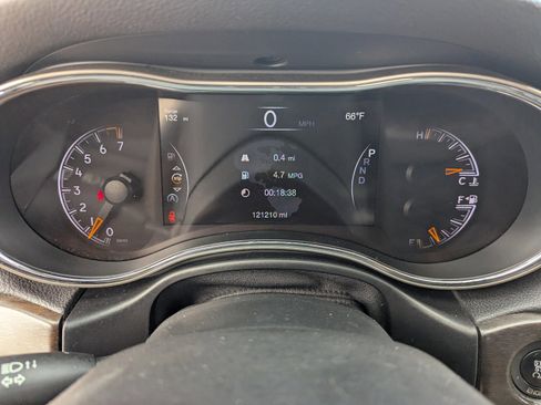 Used 2016 Jeep Grand Cherokee Laredo image 32