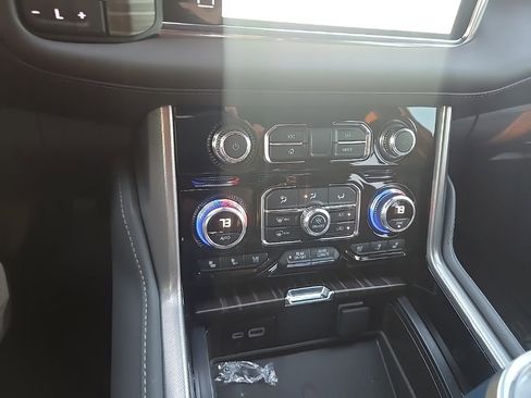 Used 2024 GMC Yukon Denali image 31