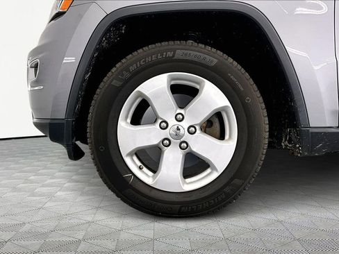 Used 2018 Jeep Grand Cherokee Laredo image 9