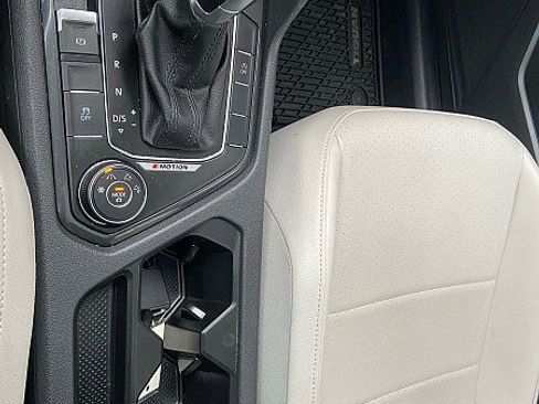 Used 2018 Volkswagen Tiguan SEL w/ 3rd Row Seat Package image 18