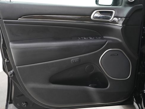 Used 2018 Jeep Grand Cherokee Overland image 19