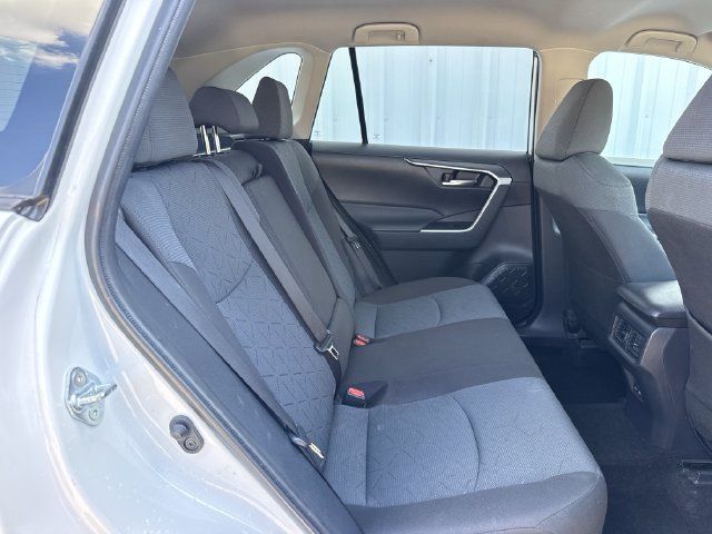 Used 2025 Toyota RAV4 XLE FWD image 30