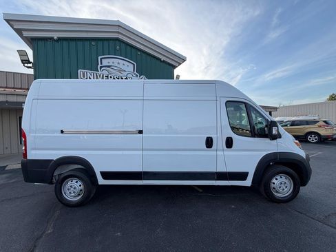 Used 2024 RAM ProMaster 2500 w/ Convenience Group FWD image 2
