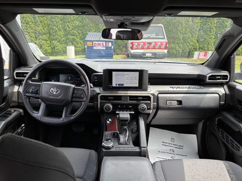 Used 2025 Toyota Tacoma SR AWD/4WD image 14