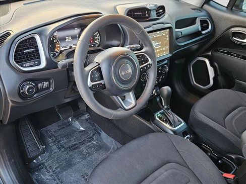 Used 2020 Jeep Renegade Latitude w/ UConnect 8.4 Nav Group image 10