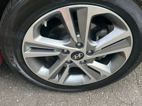 Used 2017 Hyundai Elantra Limited image 24