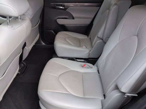 Certified 2020 Toyota Highlander Limited image 17