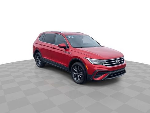 Used 2023 Volkswagen Tiguan SE FWD image 2
