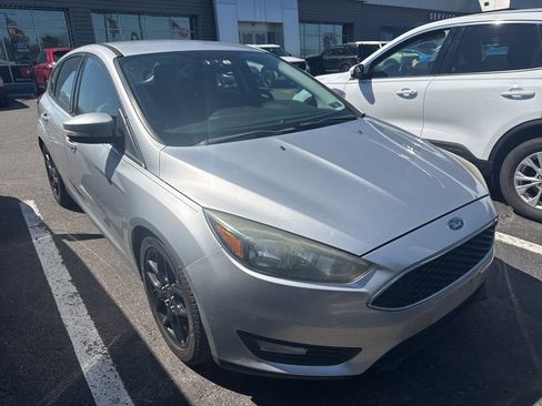 Used 2016 Ford Focus SE w/ Equipment Group 201A image 4