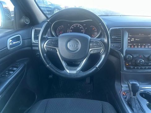 Used 2020 Jeep Grand Cherokee Laredo image 14