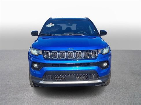 Used 2023 Jeep Compass Limited image 2